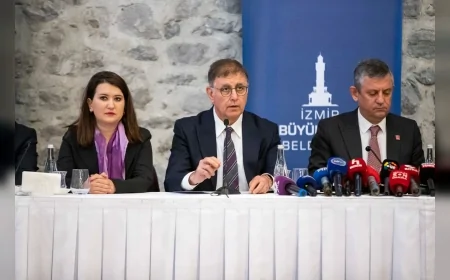 CHP Genel Başkanı Özgür Özel İzmir’de Roman Yurttaş Meclisi ile buluştu “Parlamentoda Roman olmaması ayıptır”