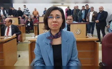 Uşak Belediye Meclisinde Başkanvekilliğine Av. Hatice Terekeci Özkan oy çokluğuyla seçildi