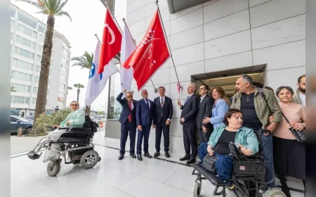 İzmir Büyükşehir Belediye Başkanı Dr. Cemil Tugay: “Erişilebilirlik temel haktır” İZTO’ya 3 yıldızlı Kırmızı Bayrak verildi