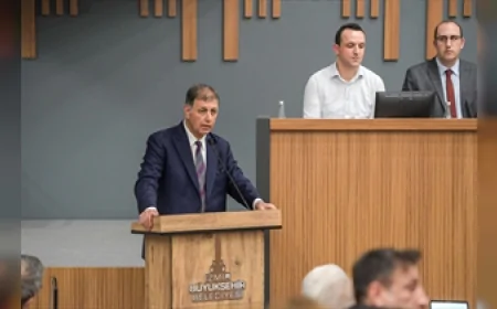 İzmir Büyükşehir Belediye Başkanı Dr. Cemil Tugay: “Bu şehrin başını öne eğdirmeyeceğiz”