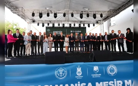 Uluslararası Manisa Mesir Macunu Festivali kapsamında düzenlenen 32’nci Manisa Mesir Ticaret Fuarı, geniş katılımlı bir törenle açıldı.