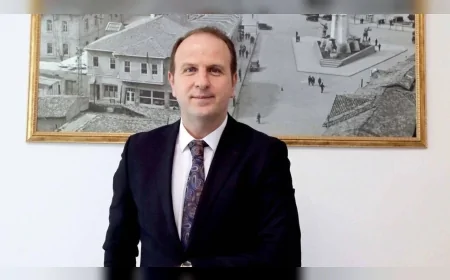 Mutlu Gürler Antalya Büyükşehir Belediyesi’nde Afet İşleri ve Risk Yönetimi Daire Başkanı olarak göreve başladı .