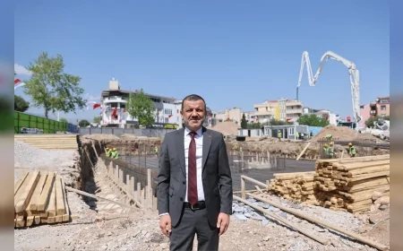 Denizli Büyükşehir Belediyesi tarafından Pamukkale Üniversitesi Hastaneleri karşısında inşa edilecek Kınıklı Sosyal Tesisi’nin temeli törenle atıldı.