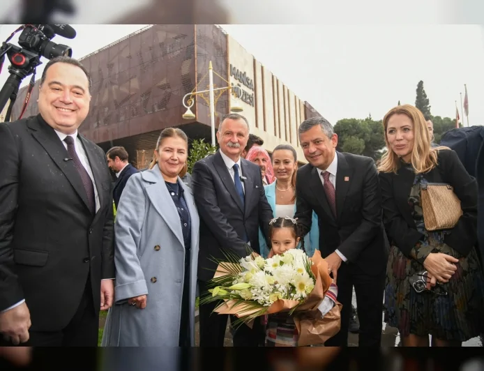 CHP Genel Başkanı Özgür Özel Manisa’da Yunusemre projelerinin açılışını yaptı