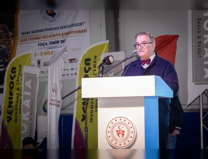 İzmir Foça’da düzenlenen Techno 293 Dünya Şampiyonası 17 ülkeden yüzlerce sporcunun katılımıyla başladı