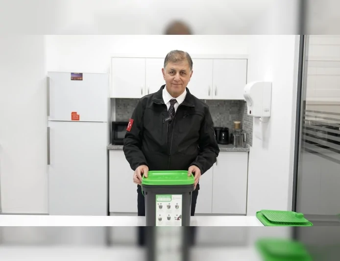 İzmir Büyükşehir Belediye Başkanı Dr. Cemil Tugay: “Dönüşüme Evde Başla Projesiyle Kent Genelinde Çevre Atağı Başladı”