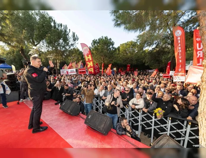 İzBB Başkanı Cemil Tugay’dan Meslek Fabrikası mitinginde sert çıkış “Vakıflar Genel Müdürü kimden teklif aldın”