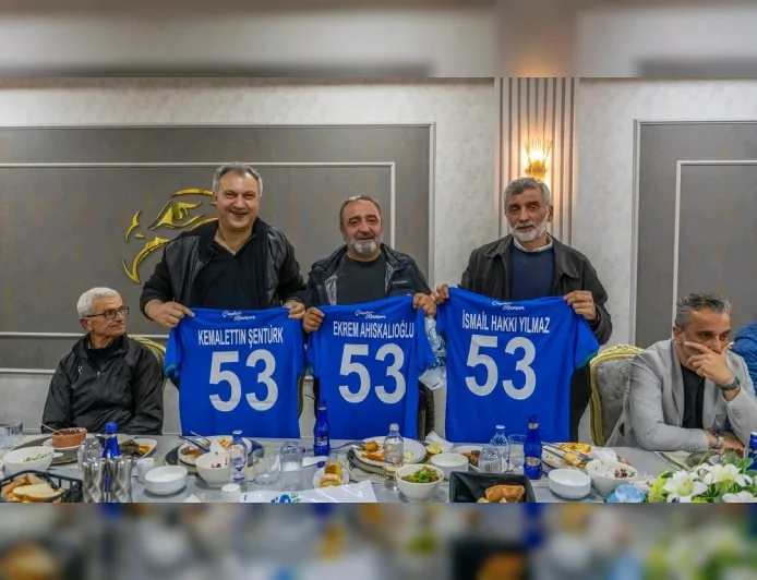 Rize’de Çaykur Rizespor’un efsaneleri ve mevcut kadrosu aynı sofrada buluştu