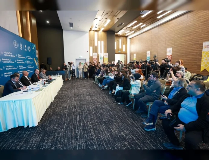 Manisa Büyükşehir Belediye Başkanı Besim Dutlulu,  “Çocukluğumuzun festivalidir bu.