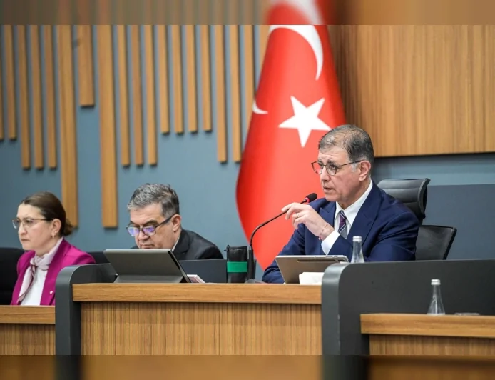 İzmir Büyükşehir Belediye Başkanı Dr. Cemil Tugay: “İzmir ve Türkiye dezenformasyon baskısı altındadır”