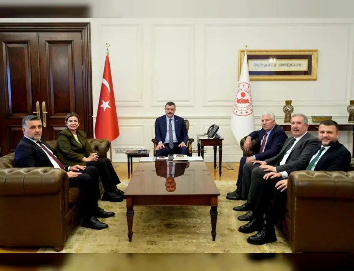 Hazro Belediye Başkanı Fuat Mehmetoğlu ve Bölge Heyeti Ankara’da İlçelerin Öncelikli İhtiyaçlarını Bakanlığa İletti