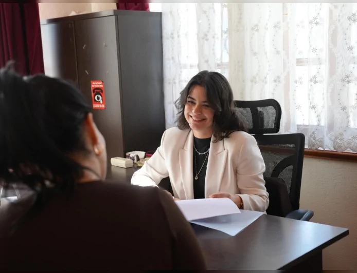 Seferihisar belediyesi miras ve şiddet gibi birçok konuda vatandaşlara birebir rehberlik sağlıyor.