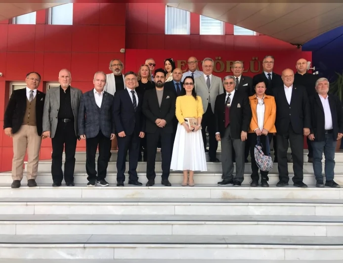 Prof. Dr. Selim Karahasanoğlu: “Yapay zekadan endişe etmek yerine onu fırsata çevirmeliyiz”