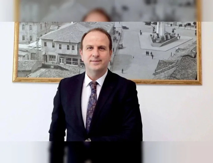 Mutlu Gürler Antalya Büyükşehir Belediyesi’nde Afet İşleri ve Risk Yönetimi Daire Başkanı olarak göreve başladı .