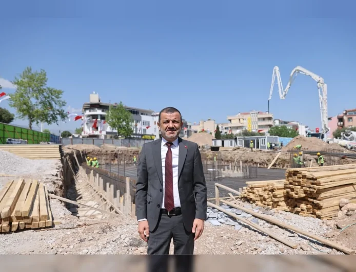 Denizli Büyükşehir Belediyesi tarafından Pamukkale Üniversitesi Hastaneleri karşısında inşa edilecek Kınıklı Sosyal Tesisi’nin temeli törenle atıldı.