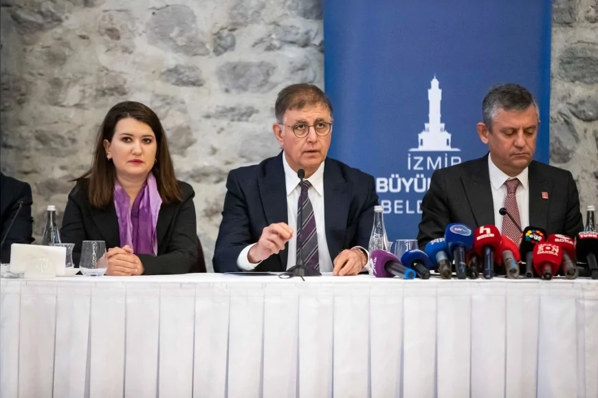CHP Genel Başkanı Özgür Özel İzmir’de Roman Yurttaş Meclisi ile buluştu “Parlamentoda Roman olmaması ayıptır”