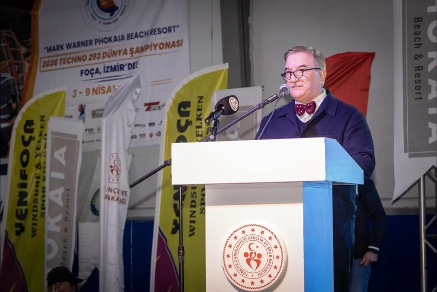İzmir Foça’da düzenlenen Techno 293 Dünya Şampiyonası 17 ülkeden yüzlerce sporcunun katılımıyla başladı