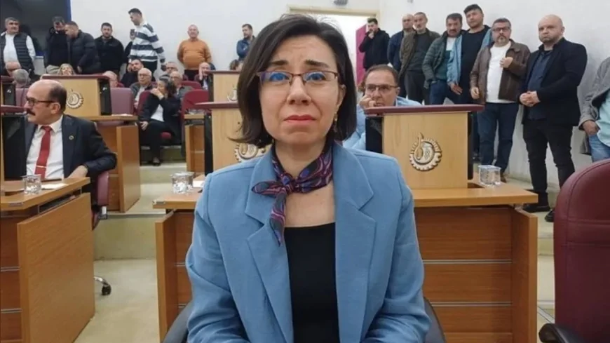 Uşak Belediye Meclisinde Başkanvekilliğine Av. Hatice Terekeci Özkan oy çokluğuyla seçildi