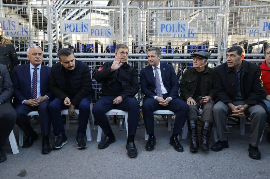 İzmir Büyükşehir Belediye Başkanı Dr. Cemil Tugay: “Bu uygulamalar sürerse mülkiyet güvencesi ortadan kalkar”