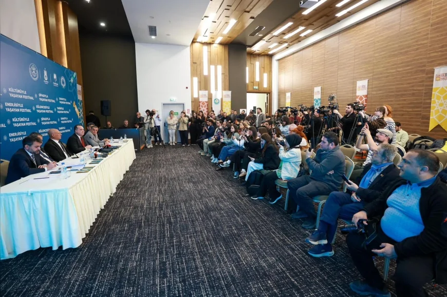 Manisa Büyükşehir Belediye Başkanı Besim Dutlulu,  “Çocukluğumuzun festivalidir bu.