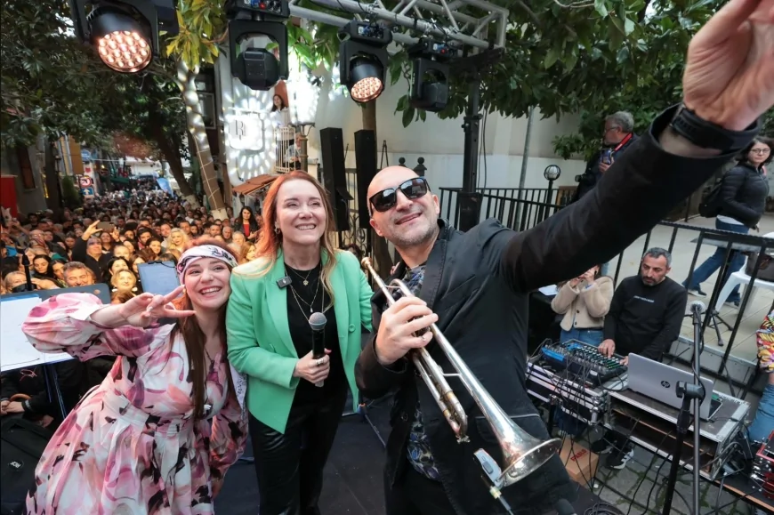 . Başkan Nilüfer Çınarlı Mutlu, Karataş’taki tarihi sokakta gerçekleştirilen etkinliğin geleneksel hale geleceğini açıkladı.