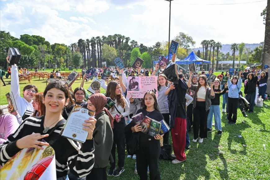 İzmir Kültürpark’ta İZKİTAP Kitap Fuarı kapılarını açıyor edebiyat dünyası 10 gün boyunca buluşacak