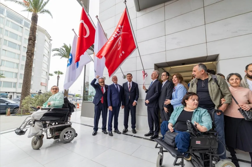 İzmir Büyükşehir Belediye Başkanı Dr. Cemil Tugay: “Erişilebilirlik temel haktır” İZTO’ya 3 yıldızlı Kırmızı Bayrak verildi