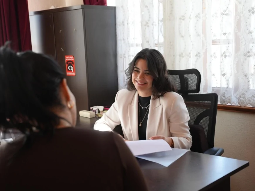 Seferihisar belediyesi miras ve şiddet gibi birçok konuda vatandaşlara birebir rehberlik sağlıyor.