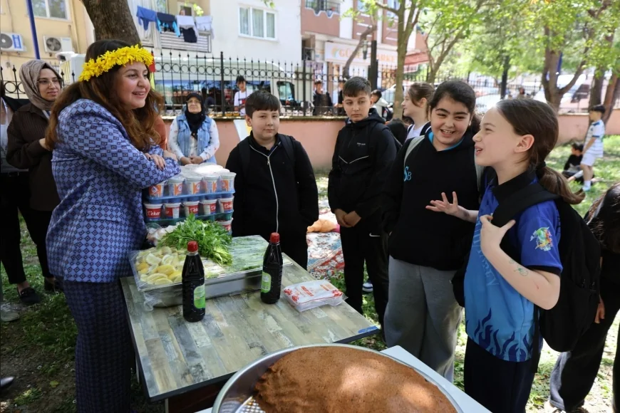Yunusemre Belediye Başkanı Semih Balaban Zeynep’in çiğköfte etkinliği talebini yerine getirdi