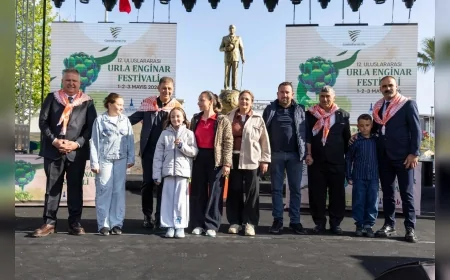 İzmir Urla’da 12. Uluslararası Enginar Festivali kortejle başladı üretim ve gastronomi vurgusu öne çıktı