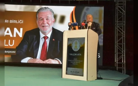 İzmir’de Balçova’da gerçekleştirilen İESOB 27. Olağan Genel Kurulu’nda mevcut başkan Yalçın Ata, 822 oyun 744’ünü alarak yeniden göreve getirildi.