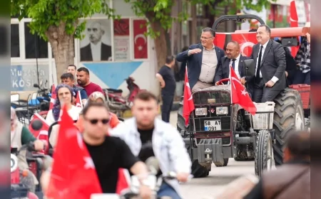 Manisa Büyükşehir Belediyesi 10 Bin Üreticiye 300 Bin Yerli Sebze Fidesi Dağıttı .