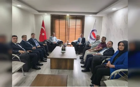 Dicle Üniversitesi Rektörü Prof. Dr. Kamuran Eronat’tan Sumud Filosu Aktivisti Ramazan Tekdemir’e dayanışma ziyareti