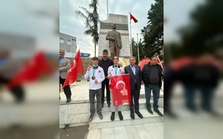 Terme’de 19 Mayıs Yürüyüşünde Gençler ve Esnaf Milli Bayram Coşkusunda Buluştu