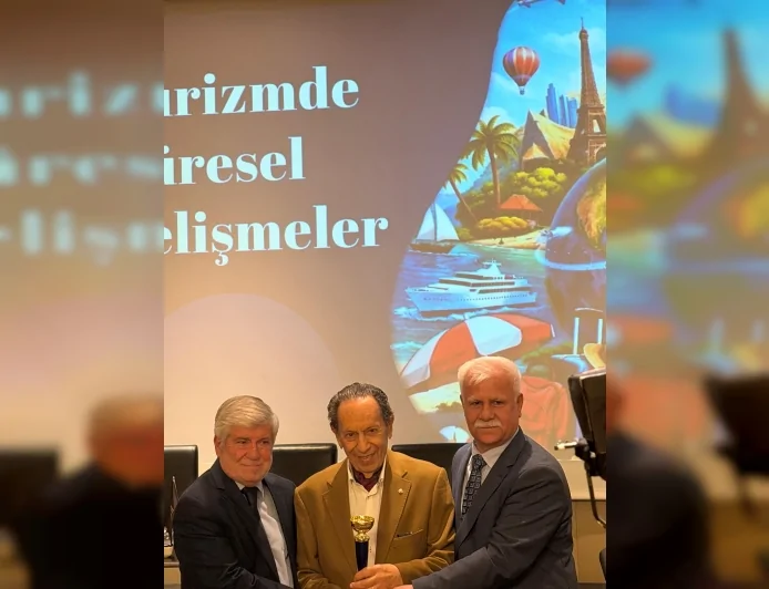 İzmir’de düzenlenen turizm çalıştayında küresel eğilimler ve sektörün geleceği ele alındı