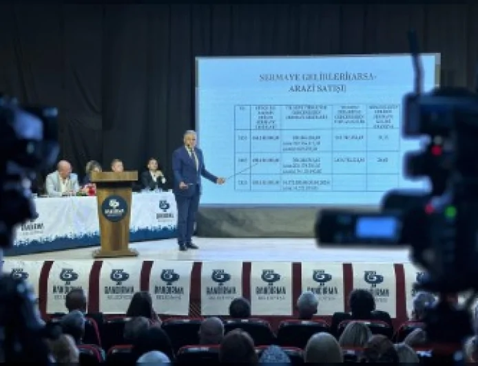Bandırma Belediye Başkanı Dursun Mirza Barış Manço Kültür Merkezi’nde Projeleri ve Gelecek Hedeflerini Hemşehrileriyle Paylaştı