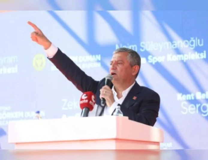 CHP Genel Başkanı Özgür Özel: “Genç belediye başkanları taşın suyunu çıkararak halka hizmet ediyor”