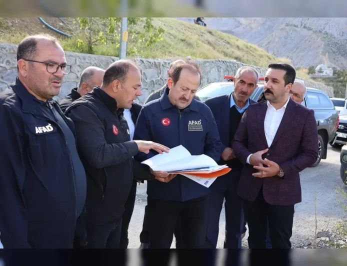 AFAD Başkanı Vali Ali Hamza Pehlivan Erzurum’daki heyelan bölgesinde incelemelerde bulundu
