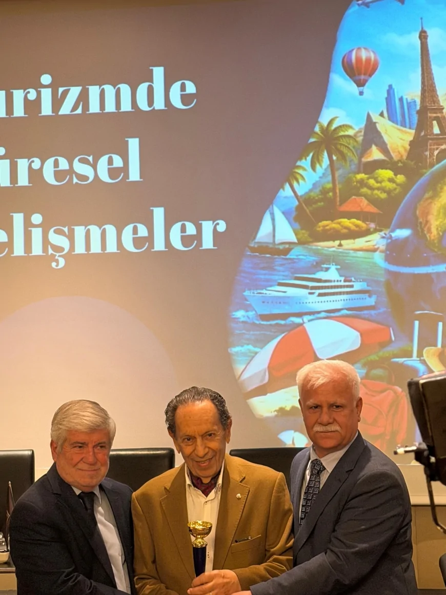 İzmir’de düzenlenen turizm çalıştayında küresel eğilimler ve sektörün geleceği ele alındı