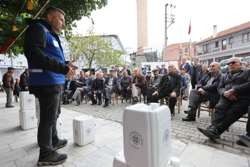 Muğla Büyükşehir Belediyesi’nden Yatağan’da çam fıstığı üreticisine doğal zararlı mücadelesi ve kapsamlı destek programı başlatıldı.