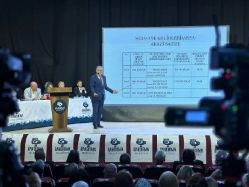 Bandırma Belediye Başkanı Dursun Mirza Barış Manço Kültür Merkezi’nde Projeleri ve Gelecek Hedeflerini Hemşehrileriyle Paylaştı