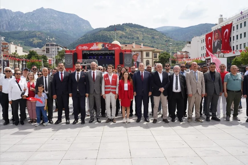 CHP Manisa İl Başkanı İlksen Özalper: “19 Mayıs Bir Milletin Yeniden Ayağa Kalkışıdır”