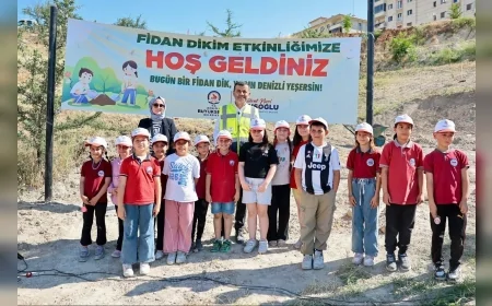 Denizli Büyükşehir Belediye Başkanı Bülent Nuri Çavuşoğlu: “Her fidan çocuklarımızın adıyla büyüyecek, meyvesini yine onlar toplayacak”.