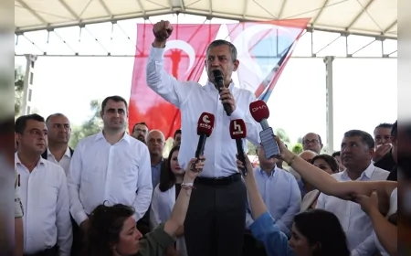 CHP Genel Başkanı Özgür Özel, İzmir’in Bayındır ilçesinde vatandaşlarla bir araya geldi.
