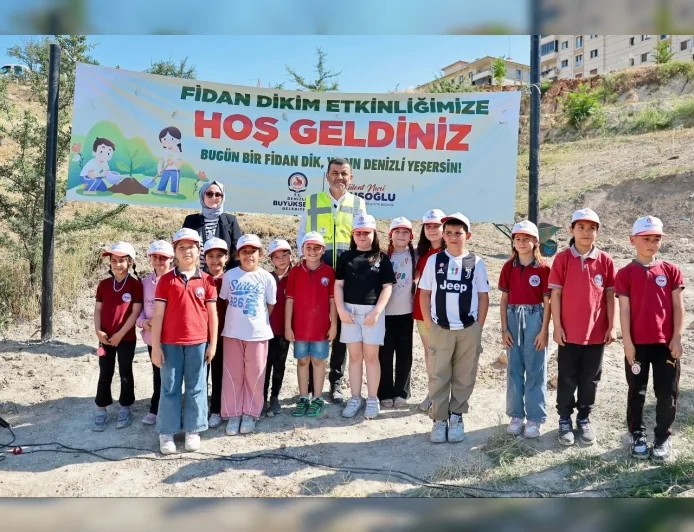Denizli Büyükşehir Belediye Başkanı Bülent Nuri Çavuşoğlu: “Her fidan çocuklarımızın adıyla büyüyecek, meyvesini yine onlar toplayacak”.