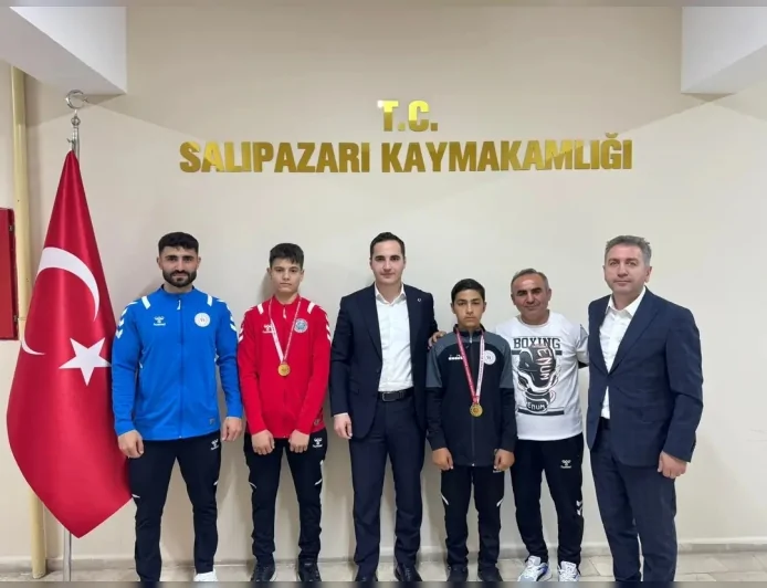 Salıpazarı Kaymakamı Ahmet Faruk Beyazıt başarılı sporcuları ve antrenörlerini ağırladı