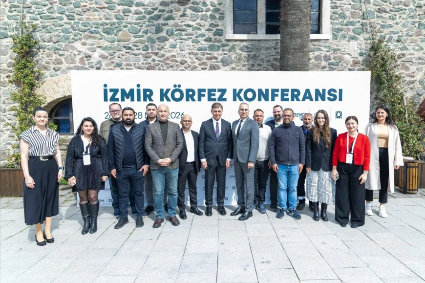 İzmir Körfezi’nde iki yılda 1,2 milyon ton dip çamuru çıkarıldı binlerce ton atık ve deniz marulu temizlendi.
