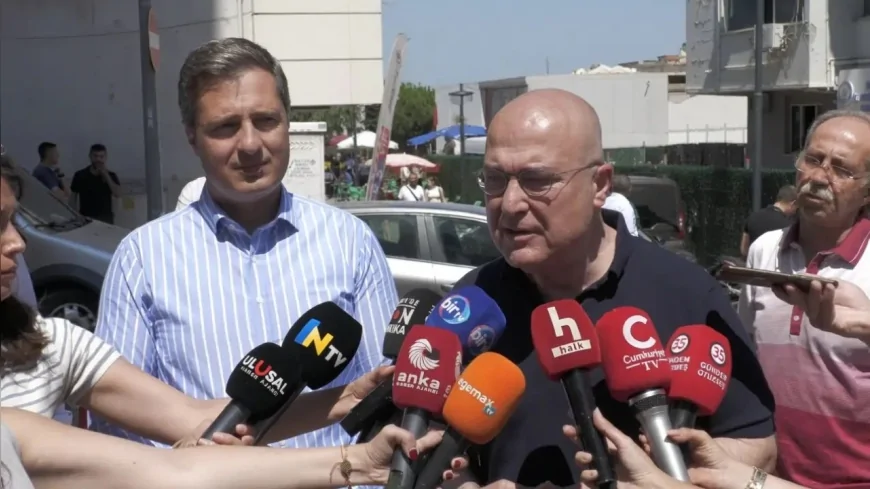 CHP İzmir Milletvekilleri Murat Bakan ve Deniz Yücel, İzmir Emniyet Müdürlüğü binası önünde basın açıklaması gerçekleştirdi.