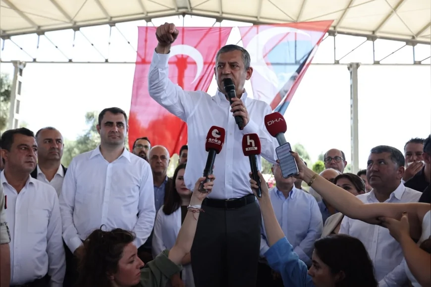 CHP Genel Başkanı Özgür Özel, İzmir’in Bayındır ilçesinde vatandaşlarla bir araya geldi.