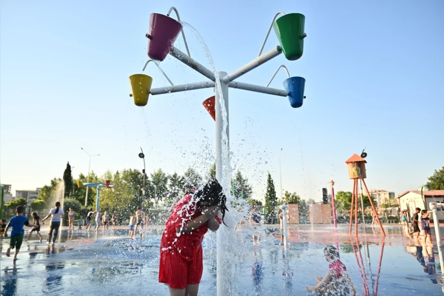 Manisa Büyükşehir Belediyesi Fresh Park’ı Açtı Çocuklar Yaz Tatiline Su Oyunlarıyla Başladı.